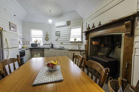 Touchwood Cottages - Accommodation Cairns 14