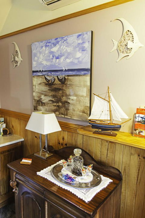 Touchwood Cottages - Accommodation Cairns 7