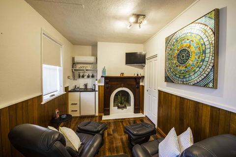 Touchwood Cottages - Accommodation Cairns 9