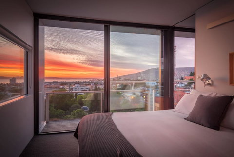 Avalon City Retreat - Accommodation Cairns 9