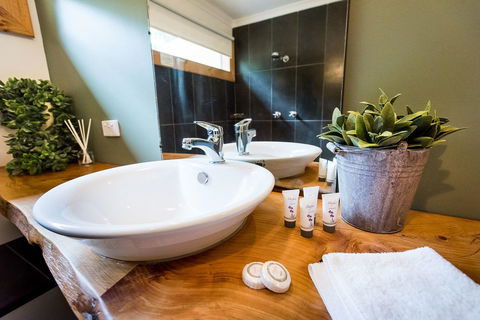 Avalon House - Accommodation Cairns 10