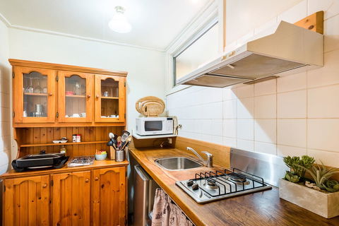 Avalon House - Accommodation Cairns 43