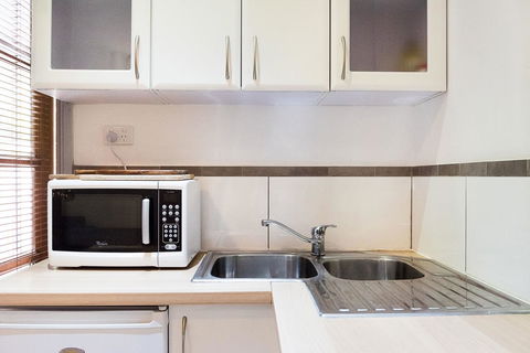 Avalon House - Accommodation Cairns 12