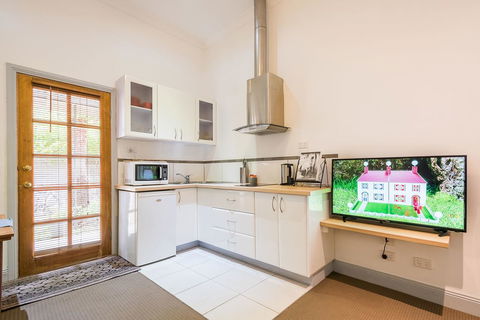 Avalon House - Accommodation Cairns 31