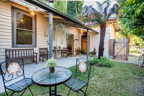 Avalon House - Accommodation Cairns 1