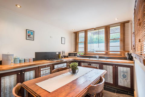 Avalon House - Accommodation Cairns 40