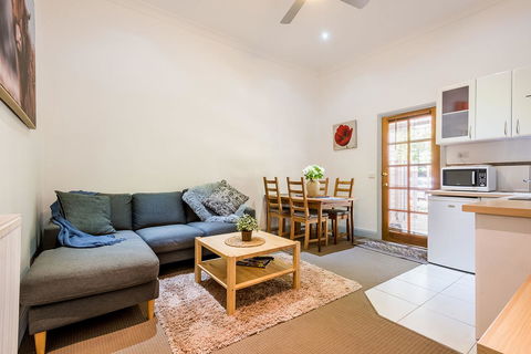 Avalon House - Accommodation Cairns 18