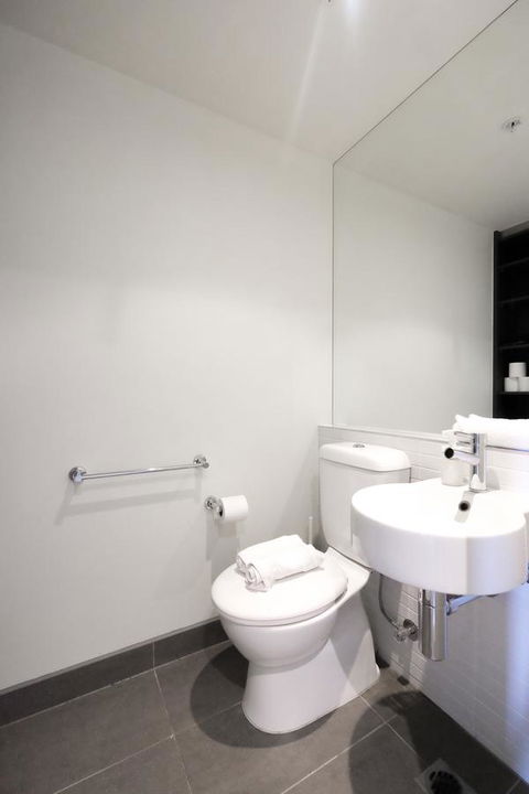Mono Apartments On Franklin Street - Accommodation Cairns 11