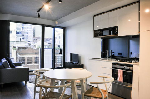 Mono Apartments On La Trobe Street - Accommodation Cairns 0
