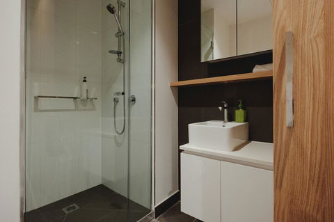 Mono Apartments On La Trobe Street - Accommodation Cairns 4