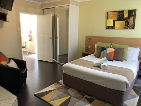 Ciloms Airport Lodge - Accommodation Cairns 2