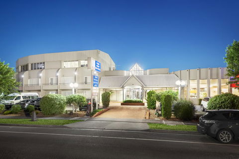 Ciloms Airport Lodge - Accommodation Cairns 0