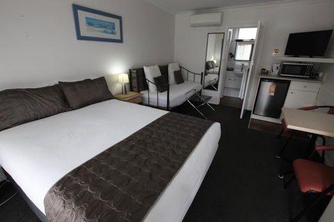 Mornington Motel - Accommodation Cairns 1