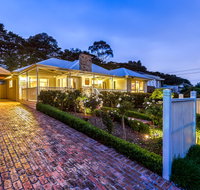 Lovely 5BR full house in Glen Waverley walk to train bus  shops - Accommodation Cairns