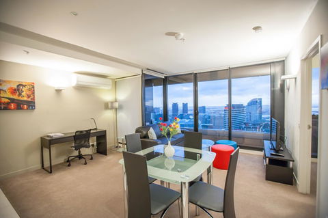 Southern Cross Serviced Apartments - Accommodation Cairns 0
