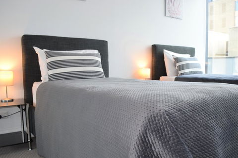 Executive Stay Little Collins Street - Accommodation Cairns 6