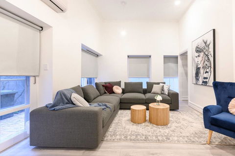 Unique 3 Bedroom Central CBD Townhouse - Accommodation Cairns 1