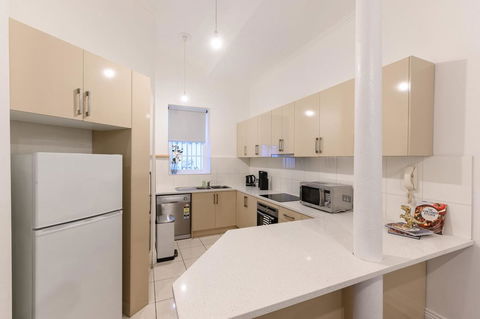 Unique 3 Bedroom Central CBD Townhouse - Accommodation Cairns 4