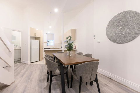 Unique 3 Bedroom Central CBD Townhouse - Accommodation Cairns 6