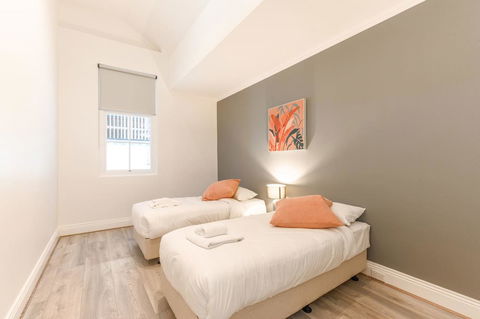 Unique 3 Bedroom Central CBD Townhouse - Accommodation Cairns 11