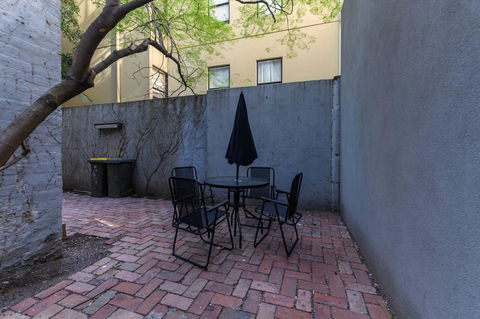 Unique 3 Bedroom Central CBD Townhouse - Accommodation Cairns 16