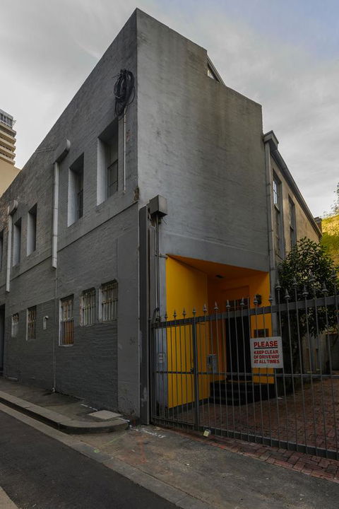 Unique 3 Bedroom Central CBD Townhouse - Accommodation Cairns 17