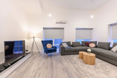 Unique 3 Bedroom Central CBD Townhouse - Accommodation Cairns 2