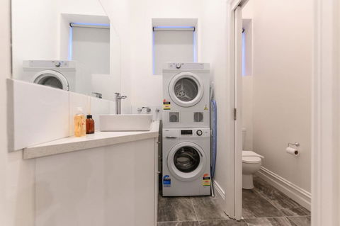 Unique 3 Bedroom Central CBD Townhouse - Accommodation Cairns 15