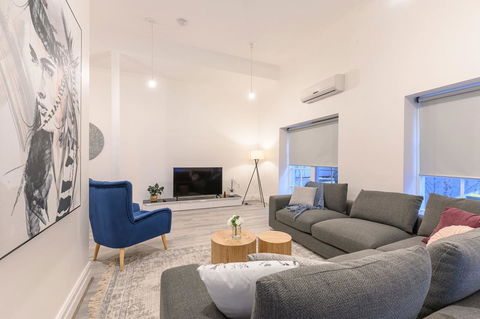 Unique 3 Bedroom Central CBD Townhouse - Accommodation Cairns 0