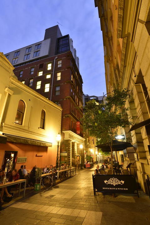Metro Apartments On Bank Place - Accommodation Cairns 1