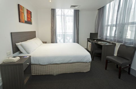 Causeway Inn On The Mall - Accommodation Cairns 2
