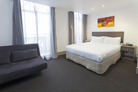 Causeway Inn On The Mall - Accommodation Cairns 9
