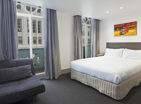 Causeway Inn On The Mall - Accommodation Cairns 0