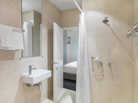 Oaks Melbourne On Collins Suites - Accommodation Cairns 16