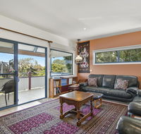 Black Dolphin Beach Penthouse - Accommodation Cairns