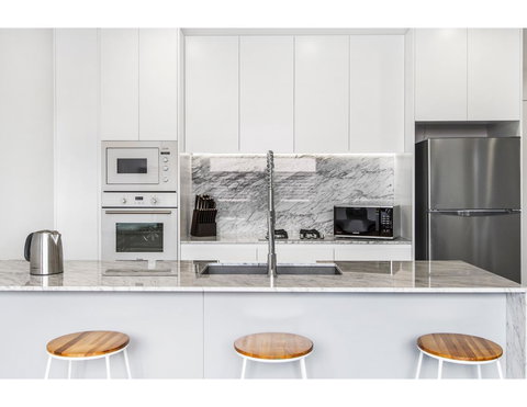 Boutique Apartment In Quiet, Sought-after Suburb - Accommodation Cairns 7