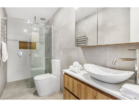 Boutique Apartment In Quiet, Sought-after Suburb - Accommodation Cairns 14