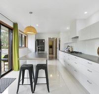 Fairhills - NEW LISTING beautifully styled - Accommodation Cairns
