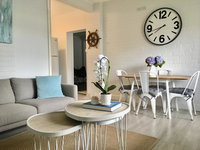 The Wheelhouse - 2BR Waterfront Apt in town