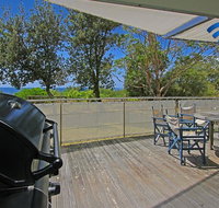 The Boathouse - comfortable beachfront home - Accommodation Cairns