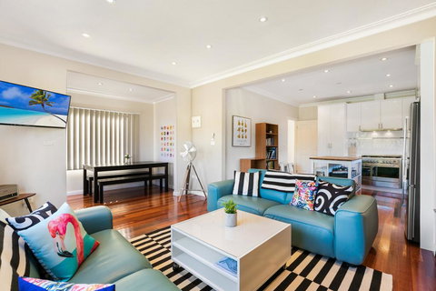 The Bud House - Accommodation Cairns 0