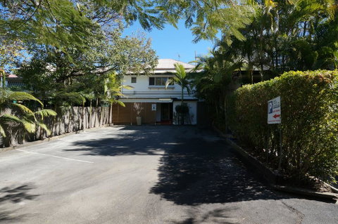 The Cliff House - Accommodation Cairns 1