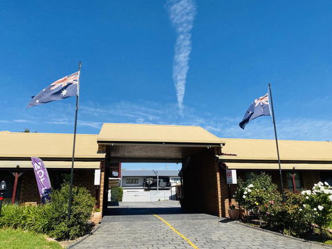 The Cottage Motor Inn Albury - Accommodation Cairns 2