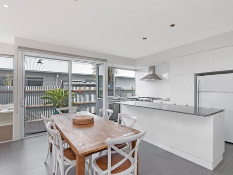 The Craic - Accommodation Cairns 0