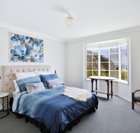 The Crescent - Pet Friendly - 1 Min to Beach - Accommodation Cairns