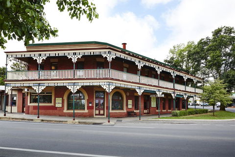 The Daylesford Hotel - Accommodation Cairns 1