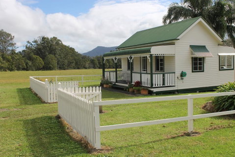 The Dollhouse Cottage - Accommodation Cairns 2