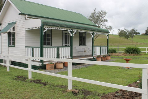 The Dollhouse Cottage - Accommodation Cairns 0