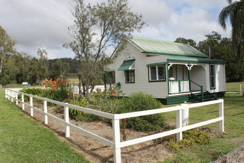 The Dollhouse Cottage - Accommodation Cairns 1