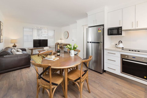 The Executive - Central & Sophisticated - Accommodation Cairns 3